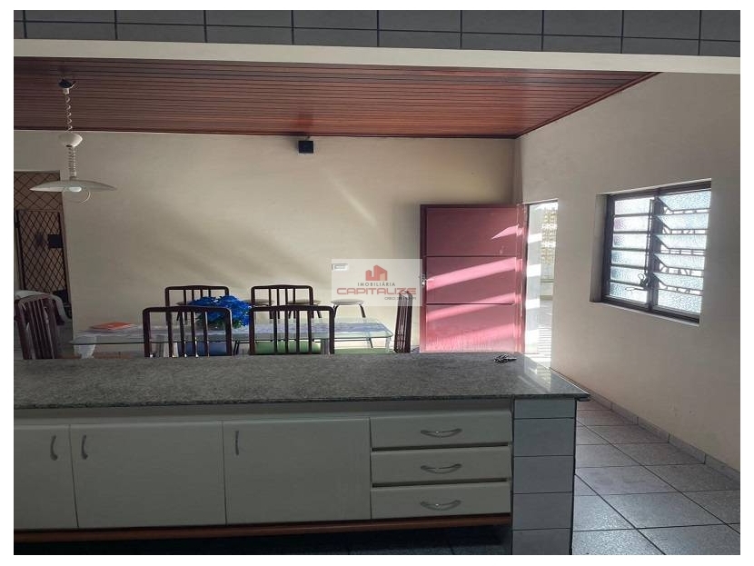 Casa com 3 suÃ­tes, sendo 1 suÃ­te master, sala de estar co hall de circulaÃ§Ã£o — foto 3