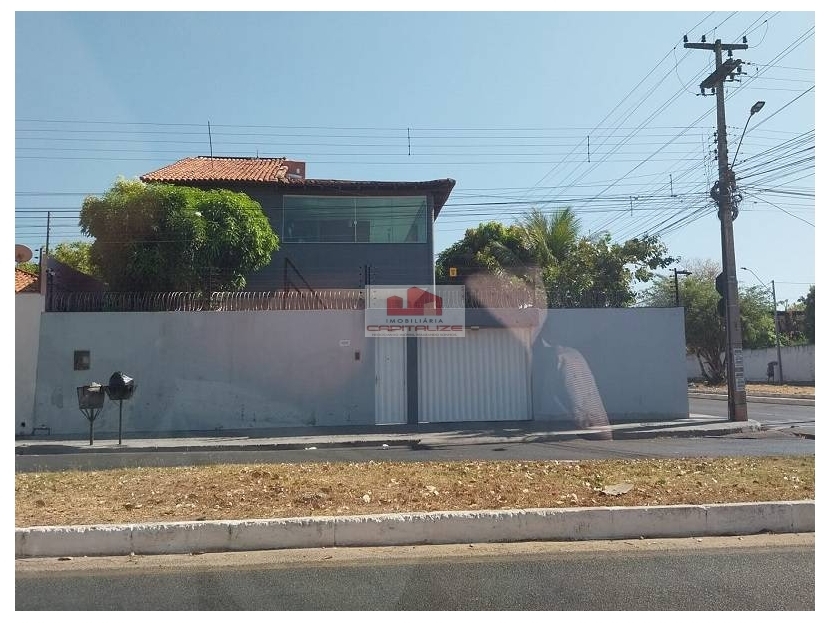 Casa duplex com 300m2 de área construÃda