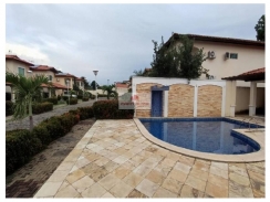 Aluga casa Duplex, em condominio fechado, com 183m² de área construída, com 4 quartos sendo 2 suítes